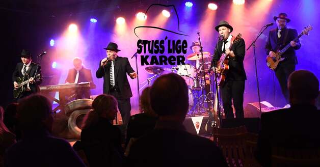 Event image STUSS'LIGE KARER i Bakgården på Kaffka 29.05. kl. 21