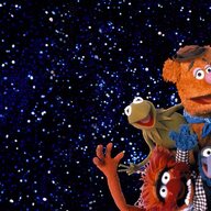 Event image MUPPETS FRA VERDENSROMMET - 1/2 KL. 13:00