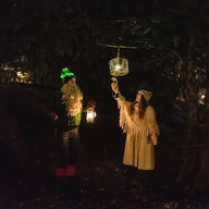 Event image Mandag 15.12 kl.17:00 Vandreteater i Bekkjarvik Park: "Lussi Langnatt"