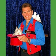 Event image Familielørdag: Trylleshow med Chriss Chrissell // Hof bibliotek