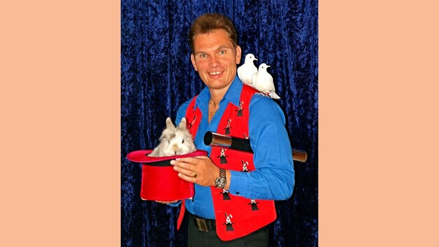 Event image Familielørdag: Trylleshow med Chriss Chrissell // Holmestrand bibliotek