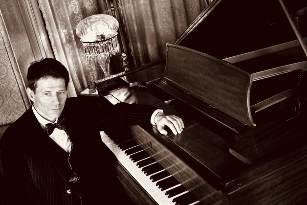 Event image FLYGELSERIEN I SKEDSMO - MORTEN GUNNAR LARSEN - "CELEBRATIONS OF A LIFE - CREOLE CONNECTIONS" - 50 ÅR SOM ARTIST