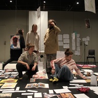 Event image Pi*s & Preik på Kloden: Moderskipet - om arbeid, omsorg og scenekunst