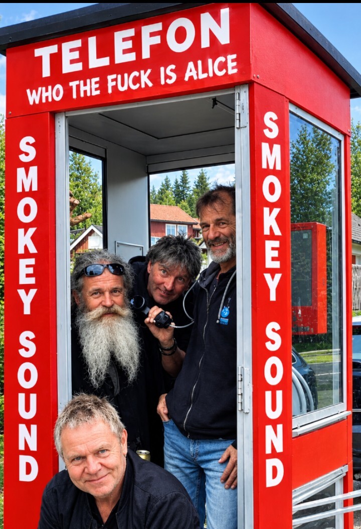 Event image JULESHOW MED SMOKEY SOUND 🎸🎄🎄 Tradisjonell julemat, levende musikk og høy festfaktor!