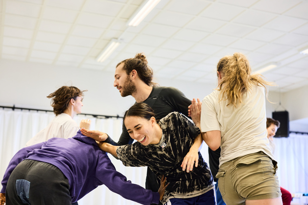Event image Klasse i kontaktimprovisasjon: åpent nivå