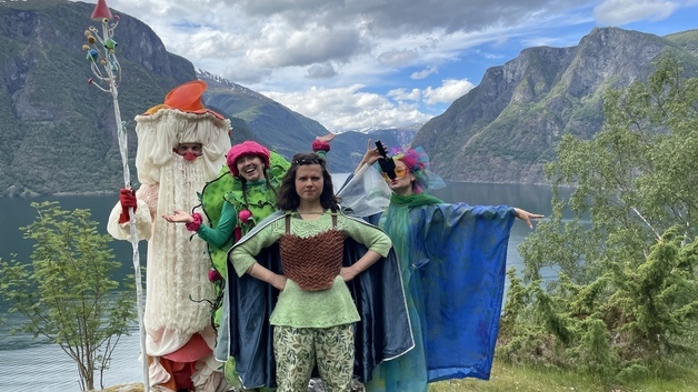 Event image Laurdag 9.august kl.14:30 Vandreteater i Kanadaskogen: «Skogsprinsessa»