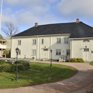 Event image Foredrag: Den brune mann på Sande Prestegård // Sande bibliotek