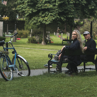 Event image Susanna synger Gunvor Hofmo, med Harald Lassen // Lærdal kulturhus